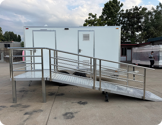 Luxury deluxe mobile toilet
